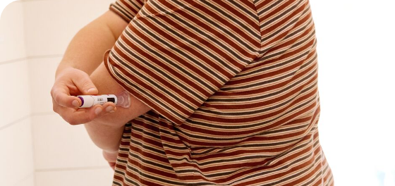 Man using auto injector in arm